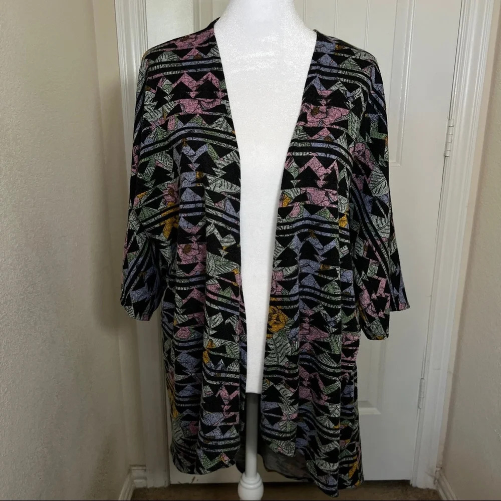 Lularoe Lindsay Small Knit, Black Broken Floral Pattern - Picture 2 of 9